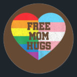 Vrij mam Hugs Gay Pride Transgender Rainbow Flag Ronde Sticker<br><div class="desc">Gratis mam Hugs Gay Pride Transgender Rainbow Flag Gift. Perfect gift voor je vader,  moeder,  papa,  mannen,  vrouwen,  vriend en familieleden op de dag van de Thanksgiving,  kerstdag,  Moederdag,  vaderdag,  4 juli,  1776 Onafhankelijke dag,  Veteranendag,  Halloween Dag,  Patrick's Day</div>