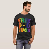 Vrij Pap Hugs LGBT Rainbow Pride Mannen Vrouwen T-shirt (Voorkant volledig)