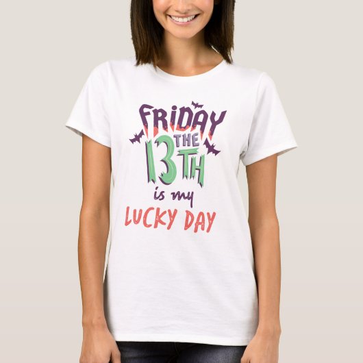 Vrijdag is de 13de mijn Lucky Day // Spooky Novelt T-shirt (Voorkant)
