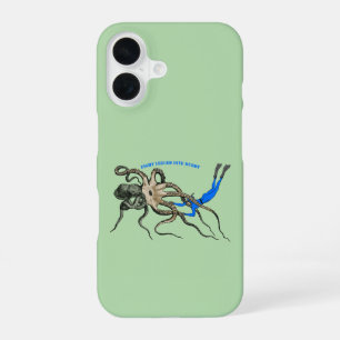Vrijduiker kijkt over een reusachtige octopus URM iPhone 16 Hoesje
