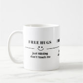 vrije knuffels, maak me niet aan koffiemok (Links)