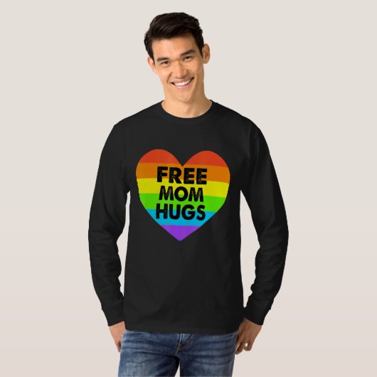 Vrije mam Hugs Gay Pride Transgender Rainbow Heart T-shirt (Voorkant volledig)