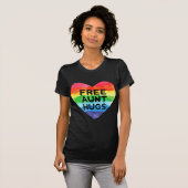 Vrije tante Hugs LGBT Flag Pride Awareness Month R T-shirt (Voorkant volledig)