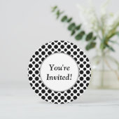 vrijgezellenfeest Black Polka Dots Round Invitatio Kaart (Staand voorkant)