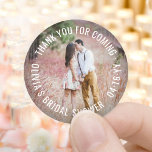 Vrijgezellenfeest Dank u wel elegant moderner uw f Ronde Sticker<br><div class="desc">Voeg een gepersonaliseerde aanraking aan de uitnodigingen van de bruidsdouche toe, dank u nota's, partijgunsten, en versieringen met deze stickers/envelopzegels van de douanefoto rond. (AFBEELDING PLACEMENT TIP: Een gemakkelijke manier om een foto precies te centreren hoe u wilt is het te bebouwen alvorens aan de website van Zazzle te uploaden.)...</div>
