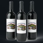 vrijgezellenfeest Las Vegas Trip Casino Wijn Etiket<br><div class="desc">Pas je eigen vrijgezellenfeest wijnlabels aan voor een Las Vegas reis. Een cool gepersonaliseerd wijnlabel met gokcasinonietjes zoals een kaartspel,  pokerchips en roulettewiel met Vegas Trip in geel script. Leuk gambler ontwerp.</div>