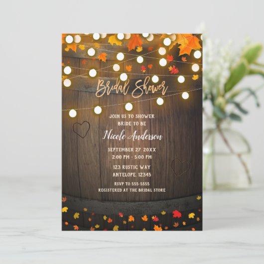 Vrijgezellenfeest met houten valkleppen en lichte  kaart (Staand voorkant)