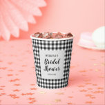 Vrijgezellenfeest Plays Black White Gingham Papieren Bekers<br><div class="desc">Klassieke zwarte en witte gingham-patroonbedekking met vrijgezellenfeest partijbenodigdheden Combineer dit met onze bijbehorende gooikussens,  koffie-mok of deurmat in onze winkel om de ultieme aanzetbundel voor het binnenste decor-collectie te vormen. Contacteer de ontwerper wanneer als u van dit gewijzigde of toegevoegde ontwerp aan een verschillend product zou houden.</div>