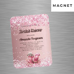 Vrijgezellenfeest roze koets luxe uitnodiging magneet<br><div class="desc">Een blush roze achtergrond versierd met faux sparkles,  confetti en een romantisch  roze koets. Personaliseer en voeg haar naam,  feestdetails.</div>