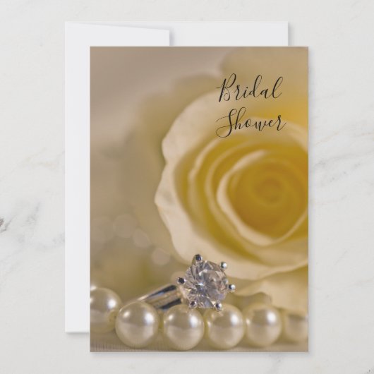 Vrijgezellenfeest van witte rozen, parels en ringe kaart (Voorkant)