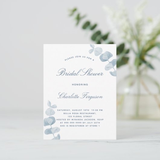 Vrijgezellenfeest van witte stoffige blauwe eucaly uitnodiging briefkaart (Staand voorkant)