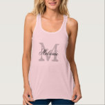 Vrijgezellenfeesten tanktoppen voor speciale bruil tanktop<br><div class="desc">Monogrammed bachelorette partijtanktoppen voor vrouwen. De brief van het initiaal van de naam met tylish manuscripttypografie. Roze en zwarte kleur. Gepersonaliseerd naamcadeauidee om bruid te zijn en de entourage van bride. Maak je eigen voor bruidsmeisje, eremiddel, eremeer, vogelmoeder, moeder van de bruidegom, bloemmeisje, enz. Fun voor meisjes weekendreis, dames nacht...</div>