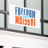 Vrijheid boven fascisme banner (Buitenkant Gebouw)