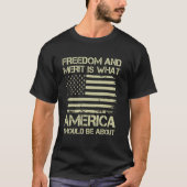 Vrijheid en verdienste is waar Amerika over zou mo T-shirt (Voorkant)