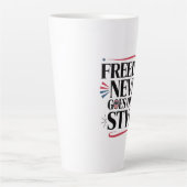 Vrijheid gaat nooit uit de mode latte mok (Voorkant)