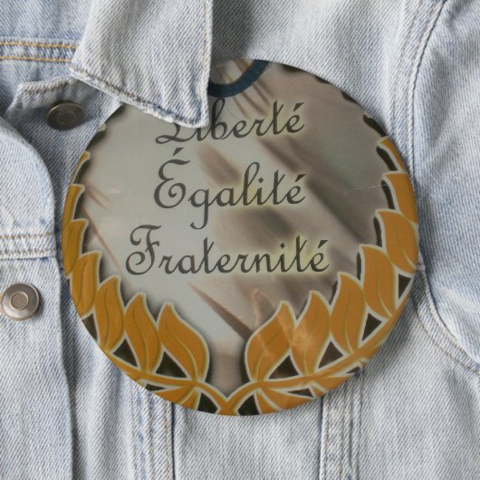 Vrijheid, gelijkheid, broederschap: een bloeiende ronde button 6,0 cm (In situ)