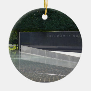 Vrijheid is niet vrij - herdenking van de Koreaans Keramisch Ornament