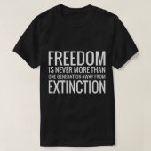 Vrijheid is nooit meer dan één generatie weg t-shirt (Design voorkant)