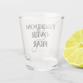 Vrijheid over angst shot glas (Achterkant)