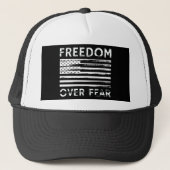 Vrijheid over angst trucker pet (Voorkant)