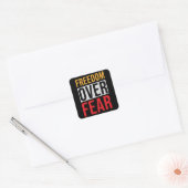Vrijheid over angst vierkante sticker (Envelop)