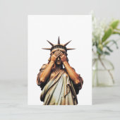 Vrijheidsbeeld bedekt haar gezicht met schaamte kaart (Staand voorkant)