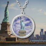 Vrijheidsbeeld, Ellis Island, New York Zilver Vergulden Ketting<br><div class="desc">Vrijheidsbeeld op Ellis Island als deel van New York City, New York. Ontworpen door Frédéric Bartholdi en gewijd op 28 oktober 1886. Het beeld, een geschenk van het Franse volk aan de Verenigde Staten, is van een geroosterd vrouw dat Libertas vertegenwoordigt, de Romeinse godin van de vrijheid. Verzend een bericht...</div>