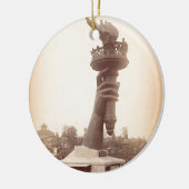 Vrijheidsbeeld, hand- en schildergroot 1886 keramisch ornament (Links)