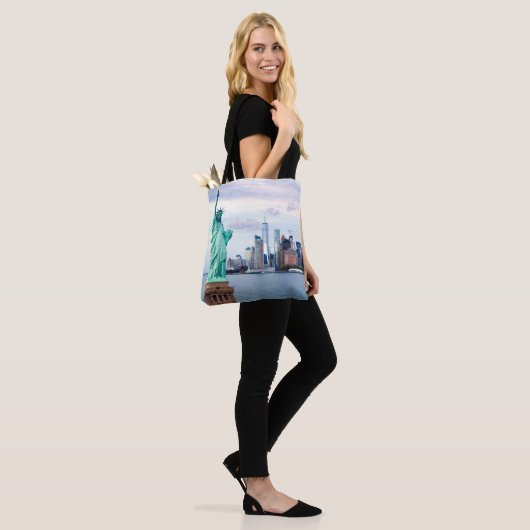 Vrijheidsbeeld met World Trade Center Tote Bag (Op model)