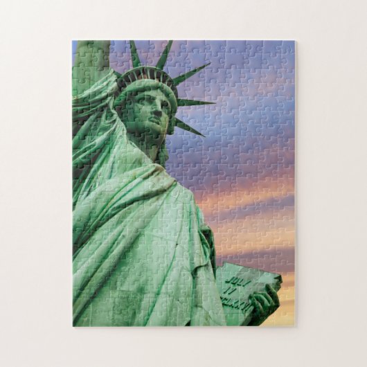 Vrijheidsbeeld onder kleurrijke hemel legpuzzel (Verticaal)