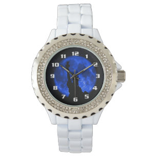 Vrijheidsbeeld tegen een blauwe maan horloge