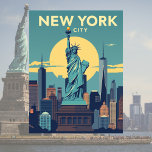 Vrijheidsbeeld van New York City Travel Vintage Briefkaart<br><div class="desc">Vier de vrijheidsgeest met dit briefkaart met het iconische Vrijheidsbeeld in New York City. Met trots in de haven van New York verwelkomt dit wereldberoemde vrijheidssymbool bezoekers van over het hele wereldbol. Met een nostalgisch retro-ontwerp legt dit briefkaart de tijdloze allure vast van de blijvende erfenis van de Big Apple...</div>
