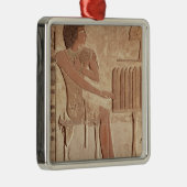 Vrijstelling waarin de overleden zitting is afgebe metalen ornament (Rechts)