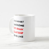 vrijwilliger van de voedselbank , geweldige koffiemok (Voorkant links)