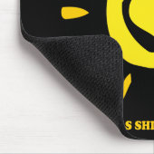 Vrijwilligers schijnen uit het hart de wereld op t muismat (Hoek)