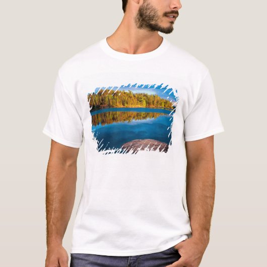 Vroege avondreflecties in het grenswater t-shirt (Voorkant)