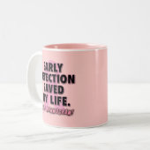 Vroege detectie bespaart levens bij borstkanker tweekleurige koffiemok (Voorkant links)