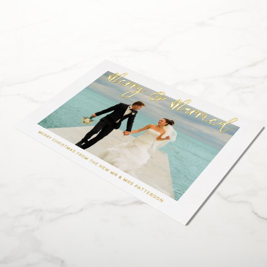 Vroege en gehuwde bruiloft Mr. & Mrs. Eerste Kerst Folie Uitnodiging (Gedraaid)