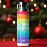 Vroege en heldere regenboog, aangepaste kerst waterfles<br><div class="desc">Mooie gay pride kerstflesje in  regenboogkleuren,  die er op staan: wees vriendelijk en helder. Wees luid en trots met de prachtige LGBTQ-feestelijke juichen.</div>
