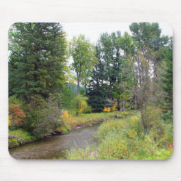 Vroege herfst bij een kreek in Montana muismat