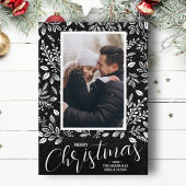 Vroege kerstbladeren op zwarte foto feestdagenkaart