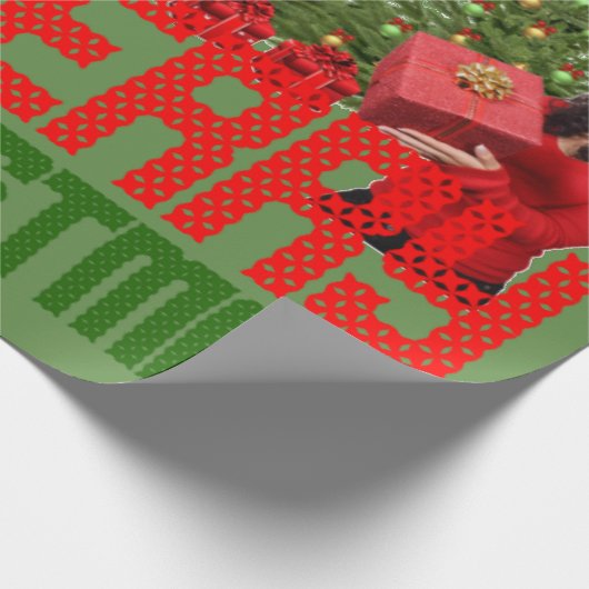 Vroege kerstbomen met groene rode, rode en rode ri cadeaupapier (Hoek)