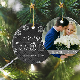 Vroege kerstfoto van Merry and Married Typography Keramisch Ornament