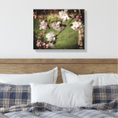 Vroege lentroze en witte bloesems gekleurd canvas afdruk (Insitu (Slaapkamer))