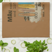 Vroege Man en Vrouw Surfende Humor met lange borde Theedoek (Gevouwen)