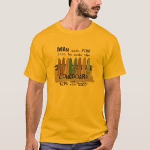 Vroege Man surfende Humor met langwerpborden T-shirt