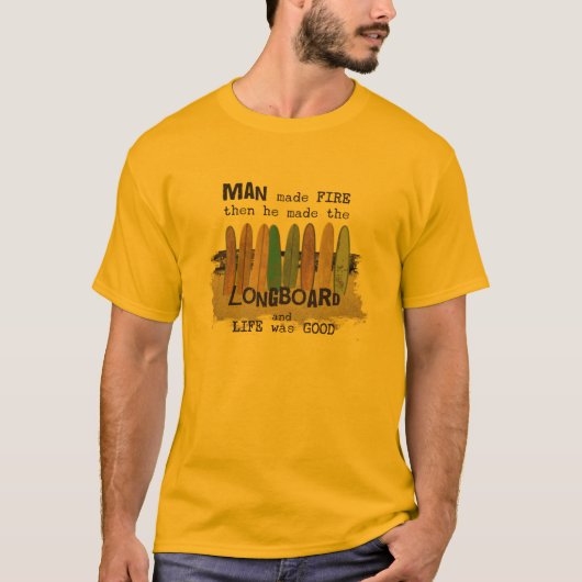 Vroege Man surfende Humor met langwerpborden T-shirt (Voorkant)
