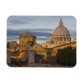 vroege ochtend licht op de dome van St. Peter Magneet (Horizontaal)