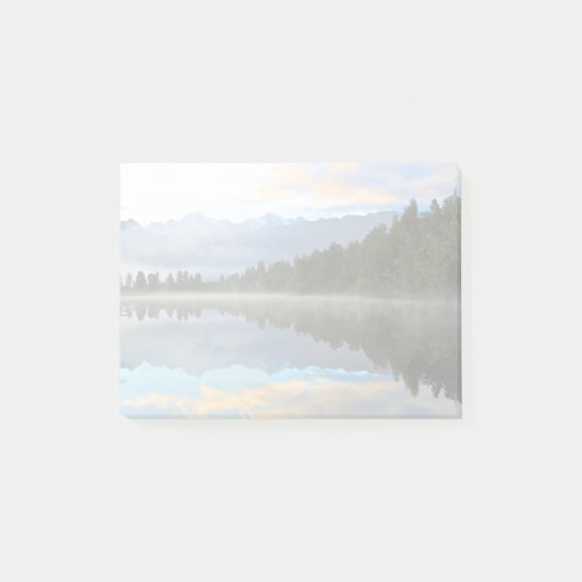 Vroege ochtend reflecteert het landschap post-it® notes (Voorkant)