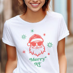 Vrolijk AF cool Santa in zonnebril retro sterren T-shirt<br><div class="desc">Shirt met een coole kerstman met een zonnebril en de tekst "Merry AF" in een leuk,  retro lettertype. Bleek rood en groen. De kleuren kunnen in het ontwerphulpmiddel worden aangepast.</div>
